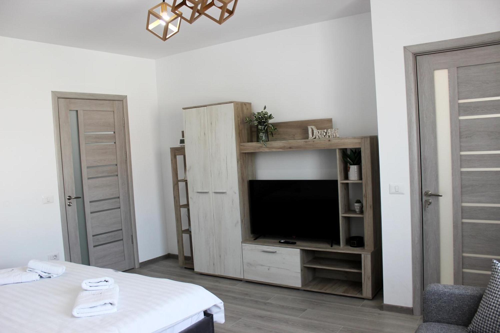 Deluxe Apartments On G Enescu Blvd Near Stefan Cel Mare University 苏恰瓦 外观 照片